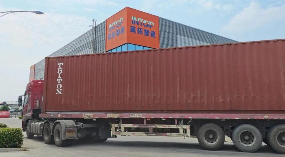 Progetto cliente Tanzania: 3 linee complete di produzione di bevande, 17 container x 40'HQ sono partiti da Shanghai nei tempi previsti